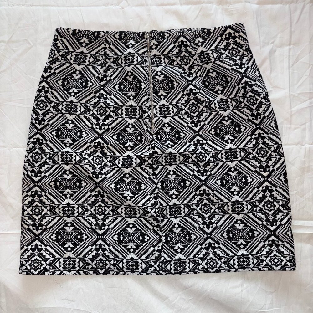 Koton Black White Geometric Print Mini Skirt Back Zip | Size 38 | Worn Once